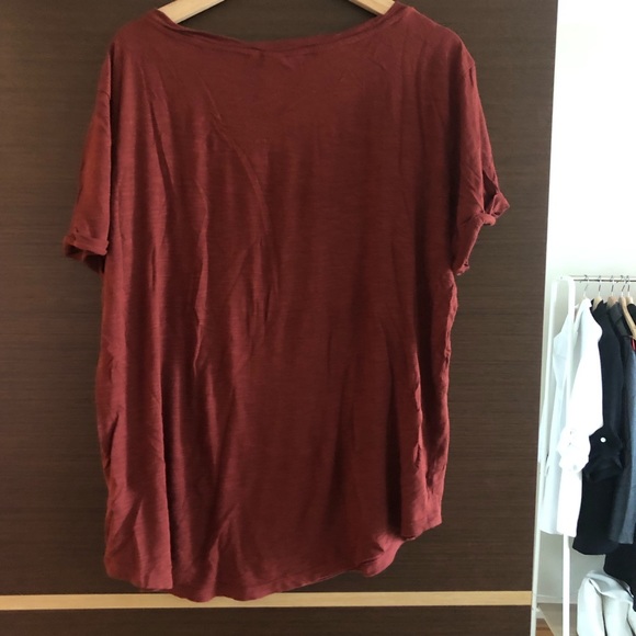 H&M Basics Tee with pocket - Picture 2 of 3